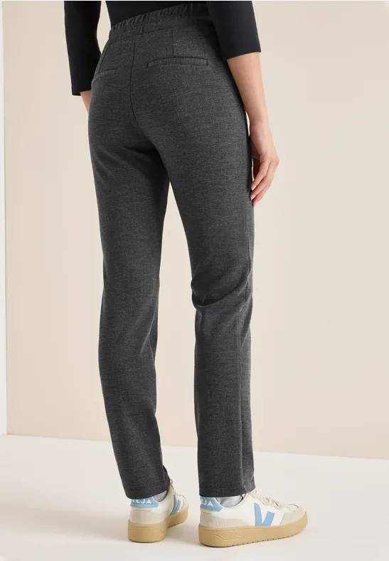 Legere Hose mit schmalem Bein