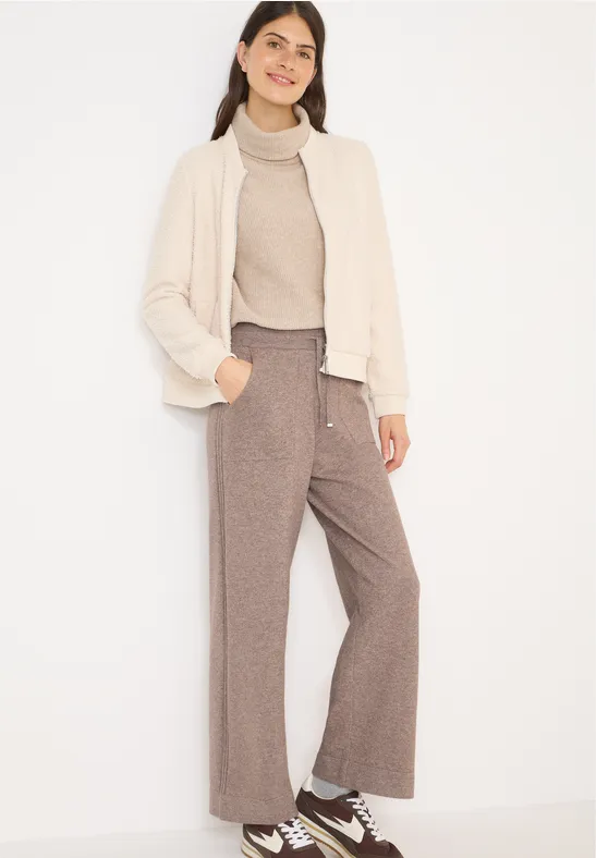 Strickhose mit weitem Bein