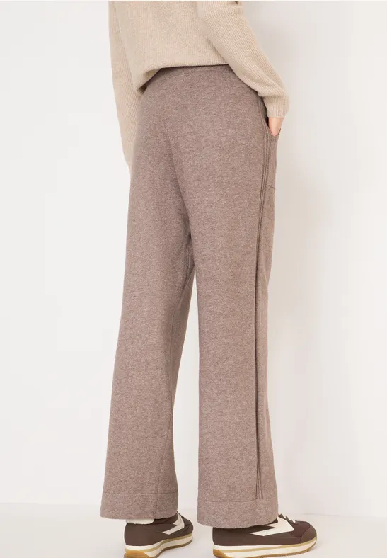 Strickhose mit weitem Bein