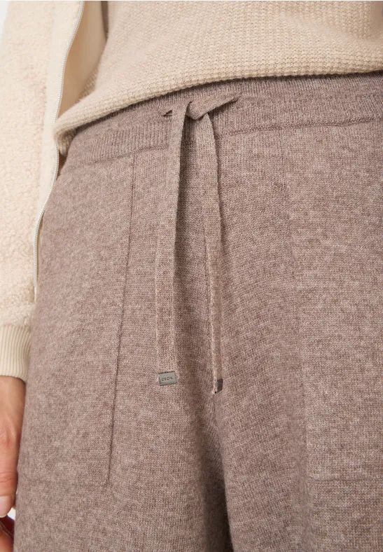 Strickhose mit weitem Bein