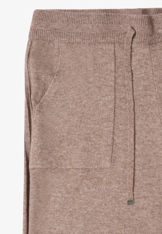 Strickhose mit weitem Bein