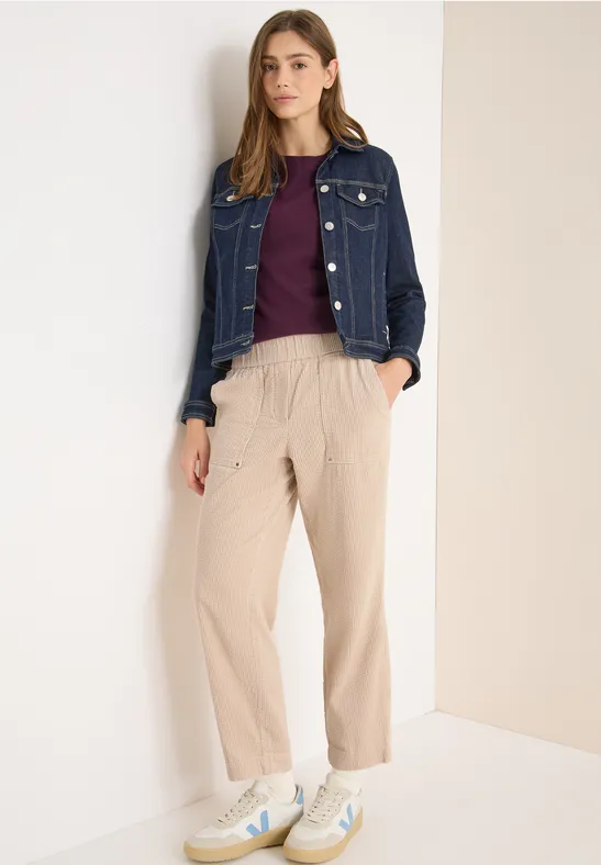 Sportliche Cordhose mit Rippstruktur