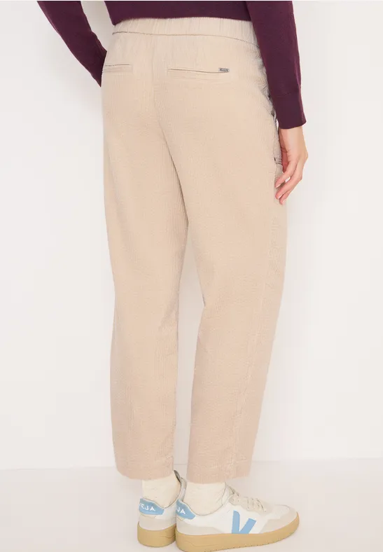 Sportliche Cordhose mit Rippstruktur