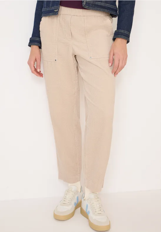 Sportliche Cordhose mit Rippstruktur
