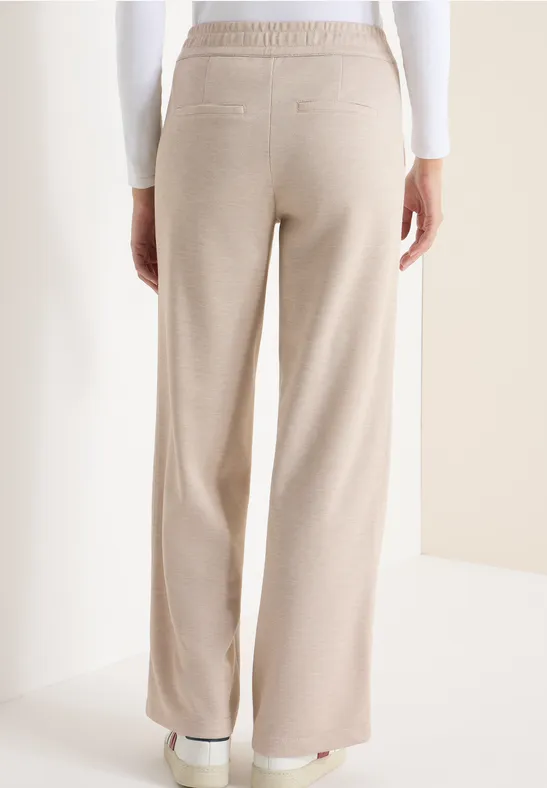 Locker geschnittene Stoffhose mit weitem Bein