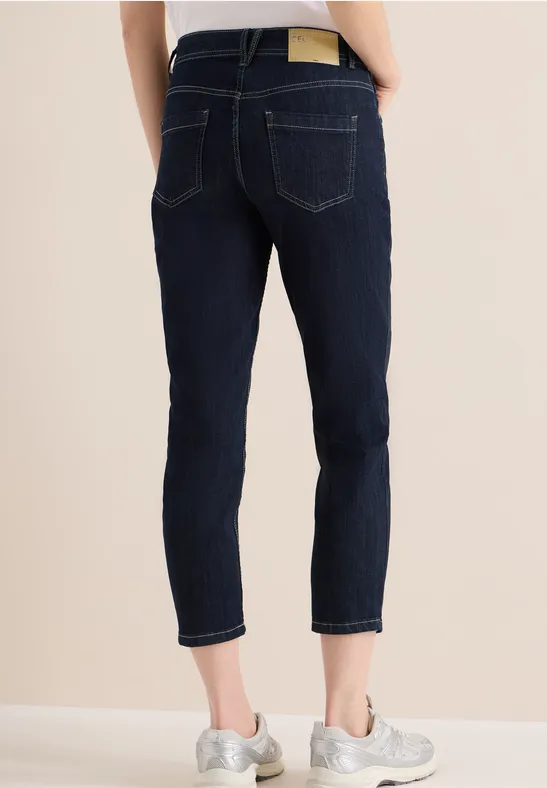 Schmal geschnittene Casual Fit Jeans