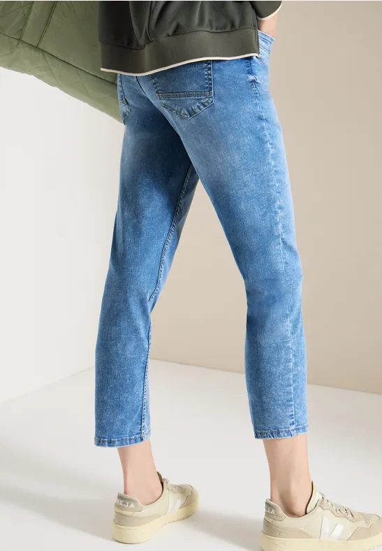 Schmal geschnittene Casual Fit Jeans