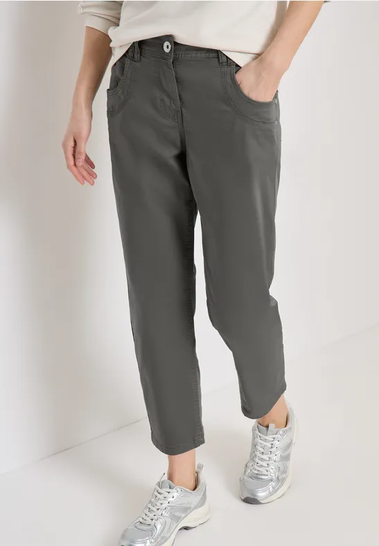 Casual Slim-Leg 7/8 Hose