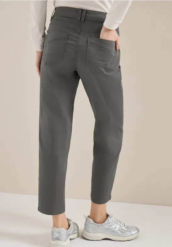 Casual Slim-Leg 7/8 Hose