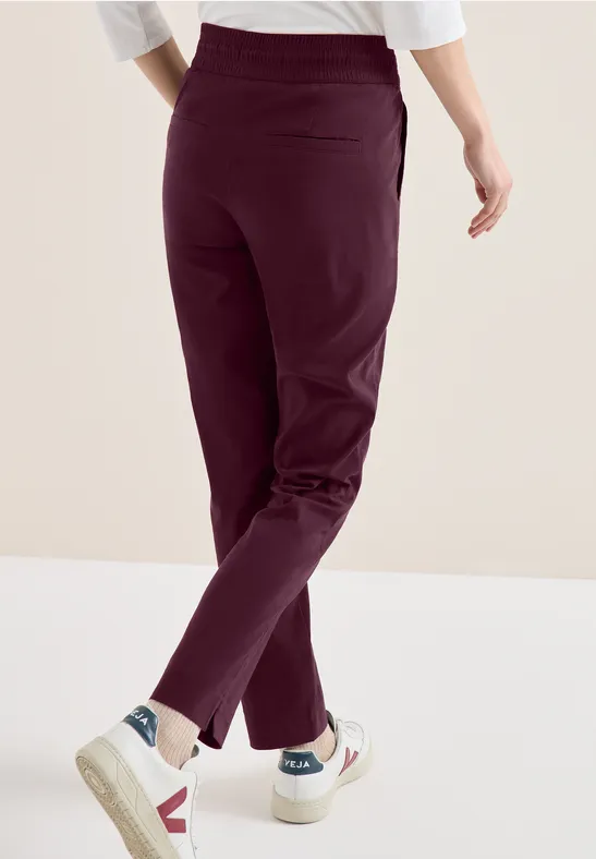 Schmal geschnittene Casual-Hose mit Kordelzug