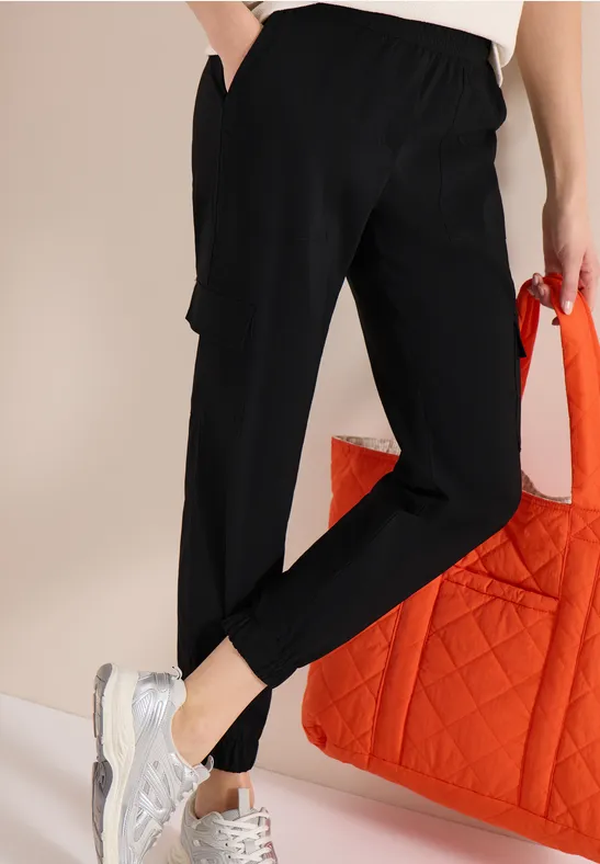 Schmale Cargo-Jogginghose mit mittlerem Bund