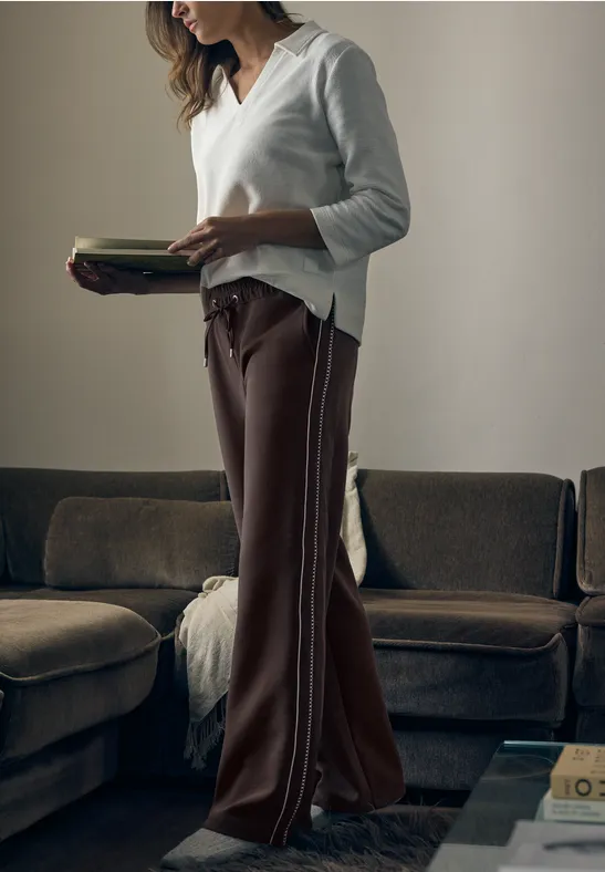 Weit geschnittene Twill-Hose mit Seitenstreifen