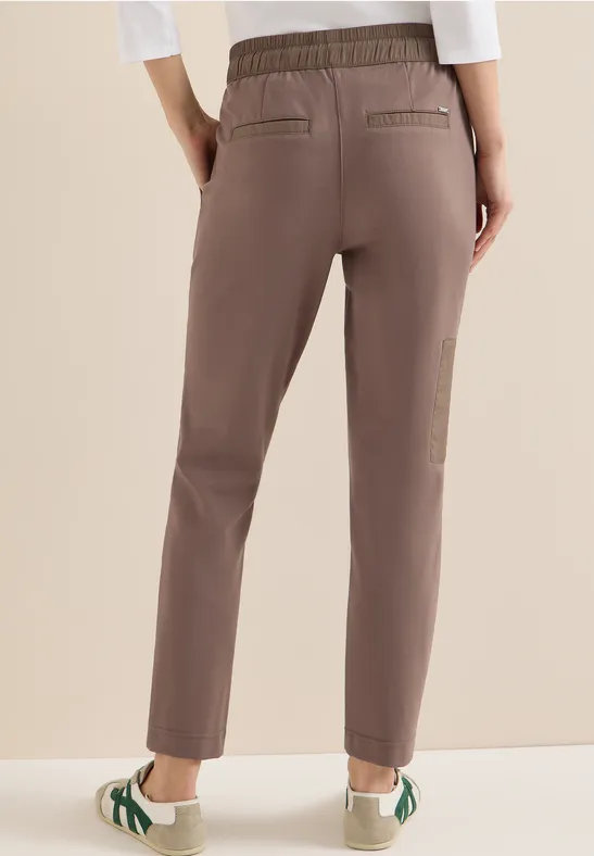 Schmal geschnittene Cargo-Hose