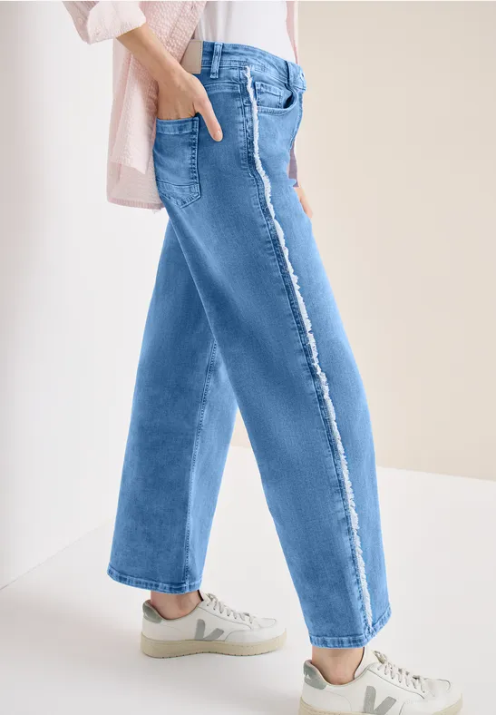 High-Waist Wide-Leg Jeans mit Fransennaht