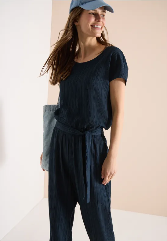 Strukturierter Jumpsuit mit Bindegürtel