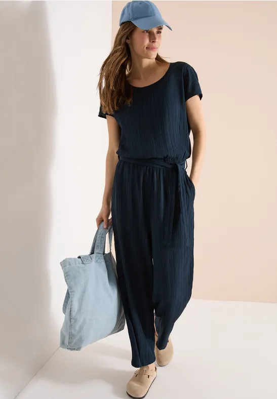 Strukturierter Jumpsuit mit Bindegürtel