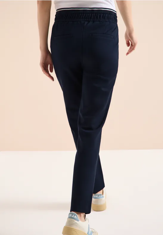 Sportive Jerseyhose mit schmalem Bein