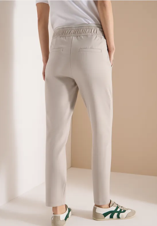 Schmale Jerseyhose im Casual Fit
