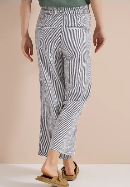 Gestreifte Seersucker-Hose mit weitem Bein