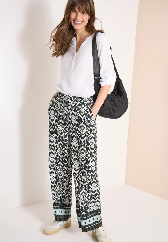 Weite Hose mit geometrischem Print