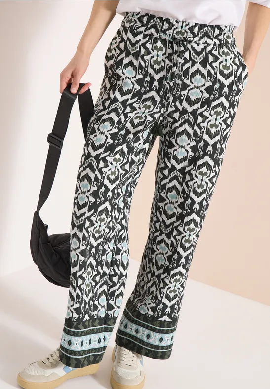 Weite Hose mit geometrischem Print