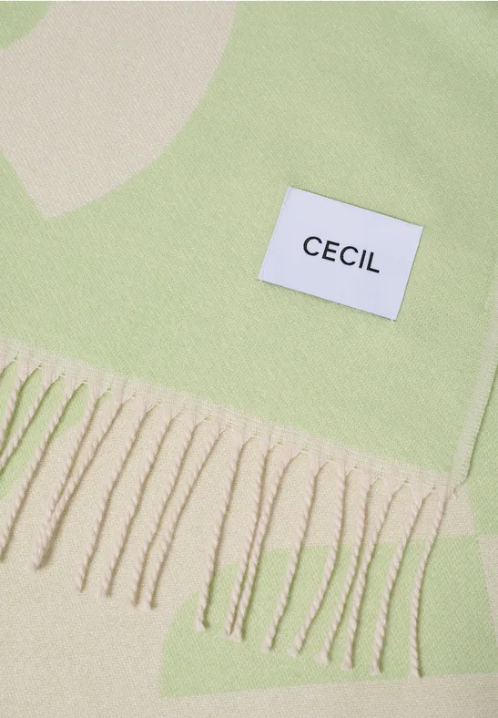 Oversize-Strickschal mit geometrischem Muster und Fransen