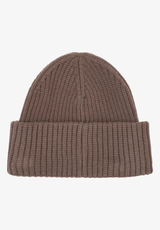 Klassische Rippstrick-Beanie