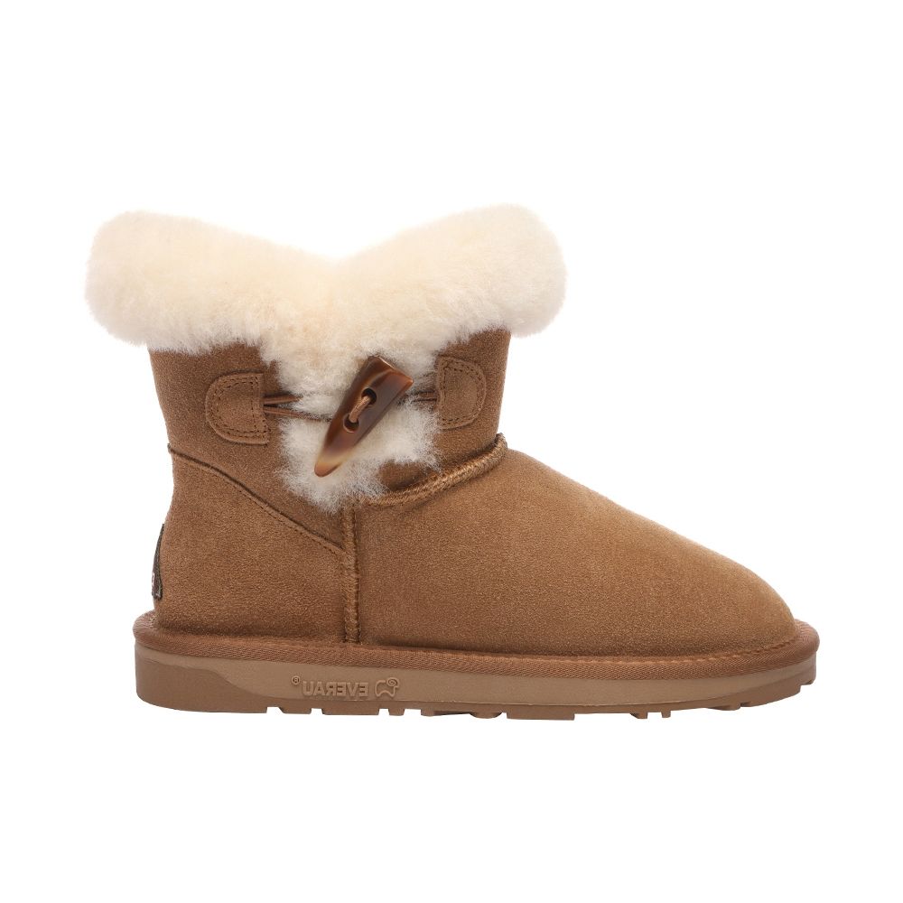 Mini-Stiefel mit Schafsfell und Hornknebel