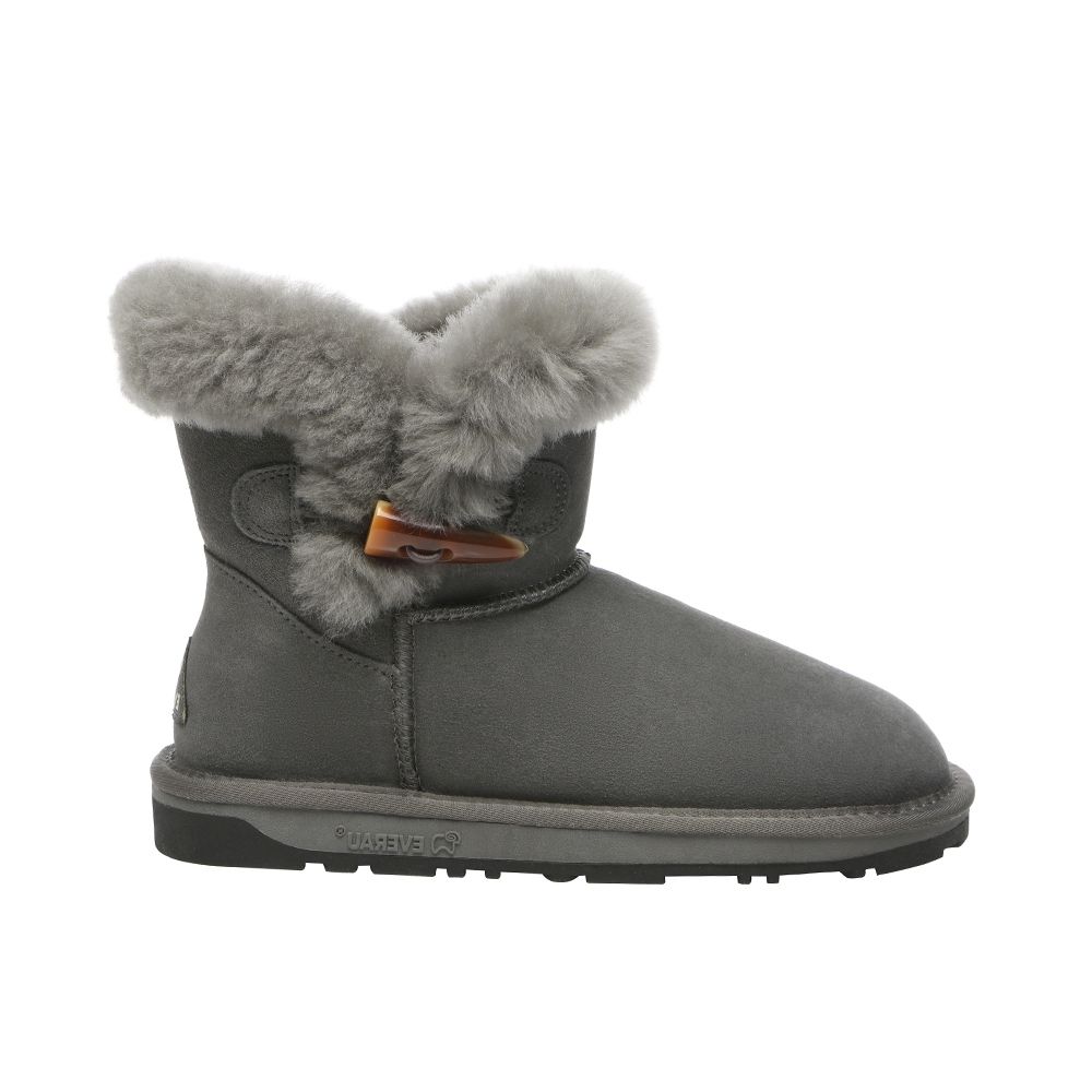 Mini-Stiefel mit Schafsfell und Hornknebel