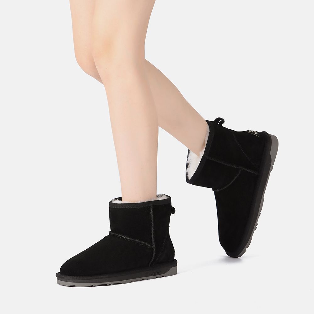 Klassische Mini-Lammfellstiefel
