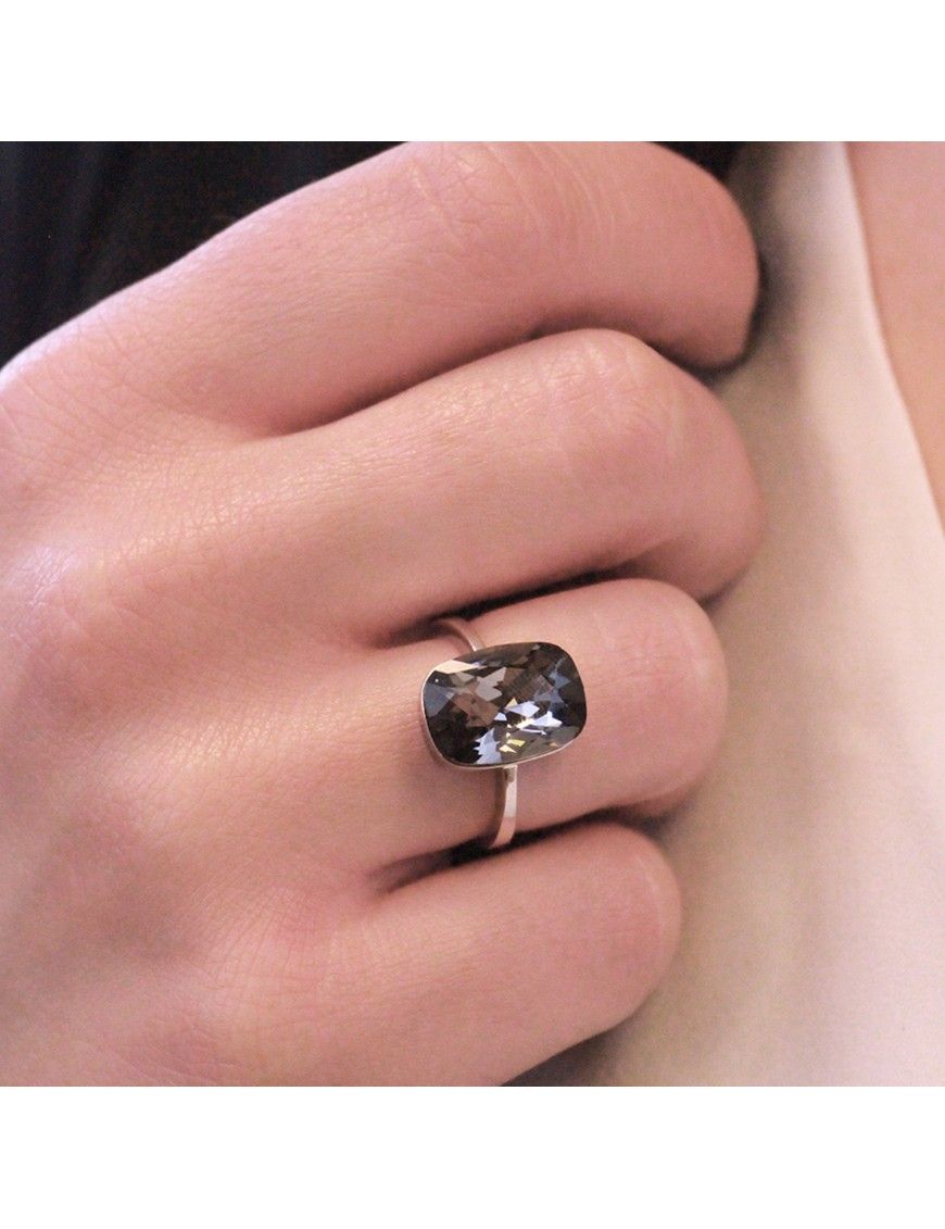Markanter Statement-Ring mit Kissenschliff
