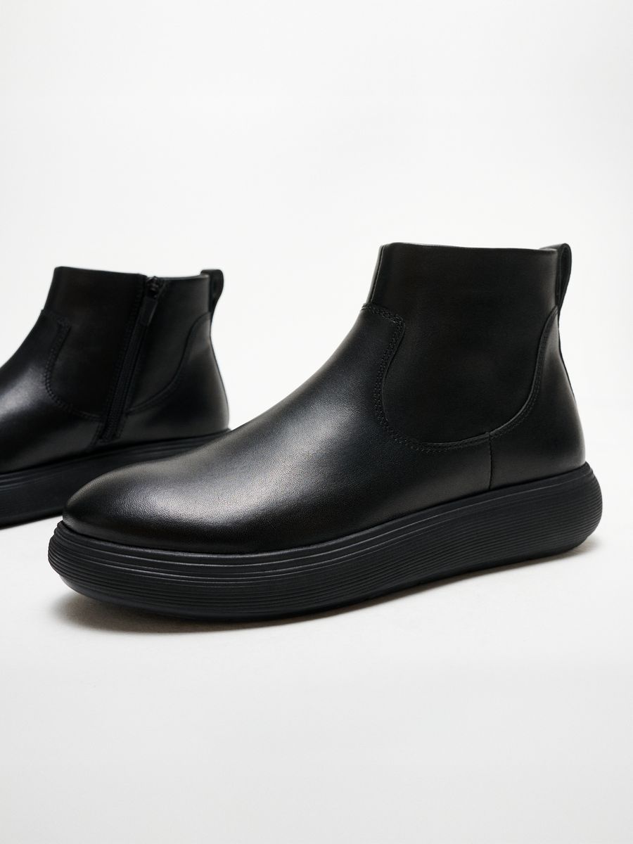 Minimalistische Leder-Plateaustiefeletten