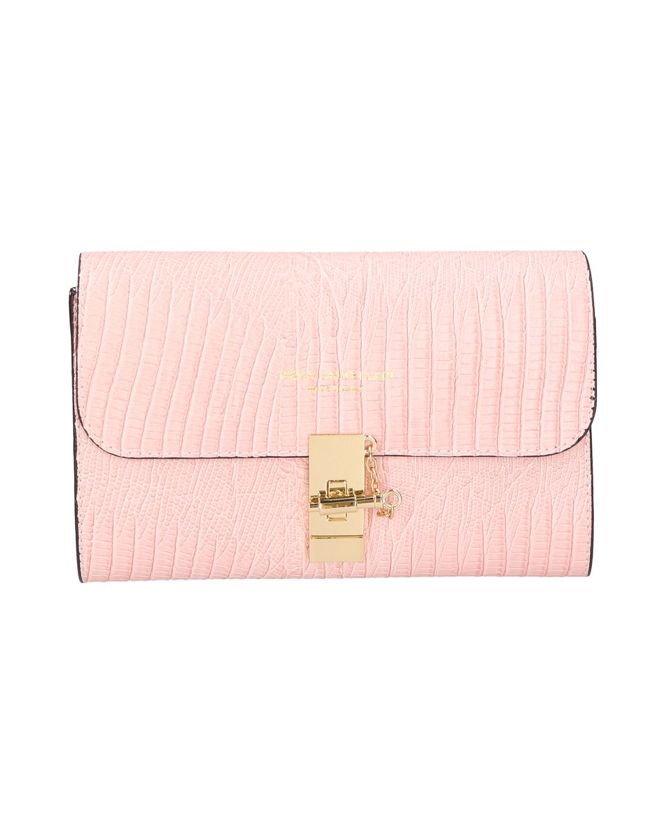 Pochette mit Eidechsenprägung und Kettenakzent