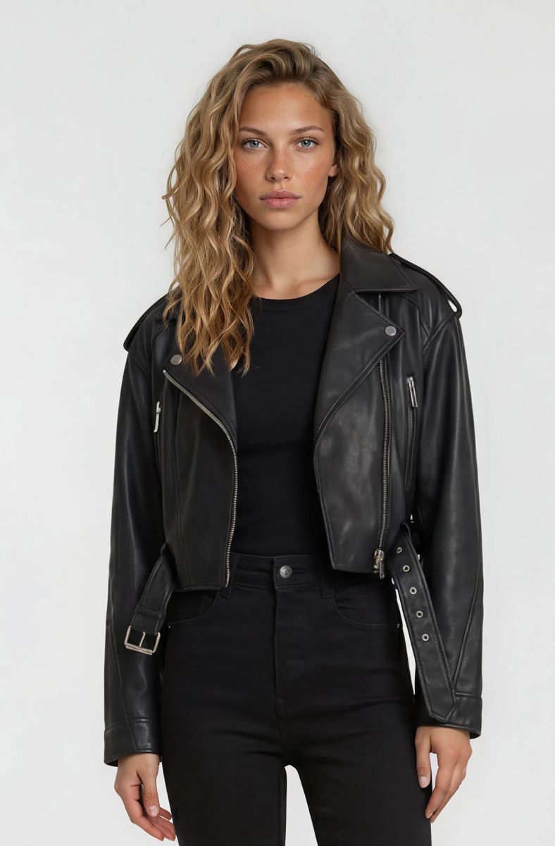 Kurze Biker-Lederjacke mit Gürtel