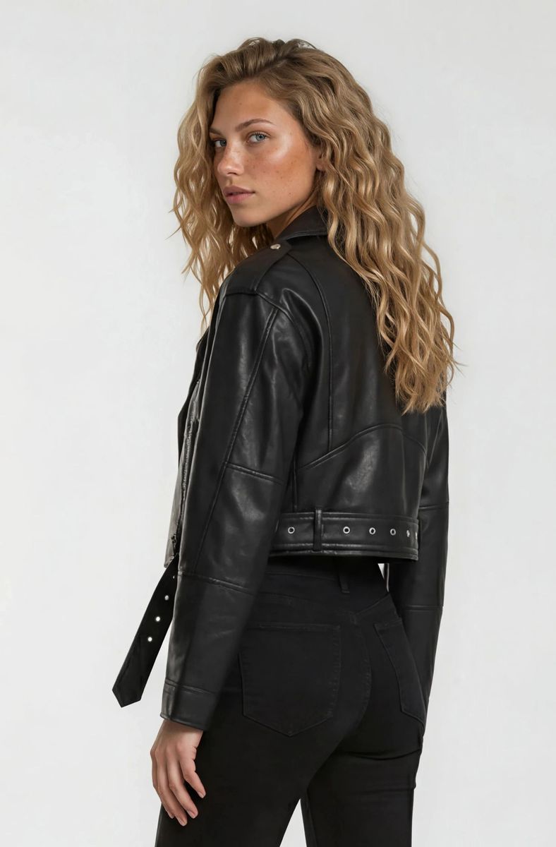 Kurze Biker-Lederjacke mit Gürtel