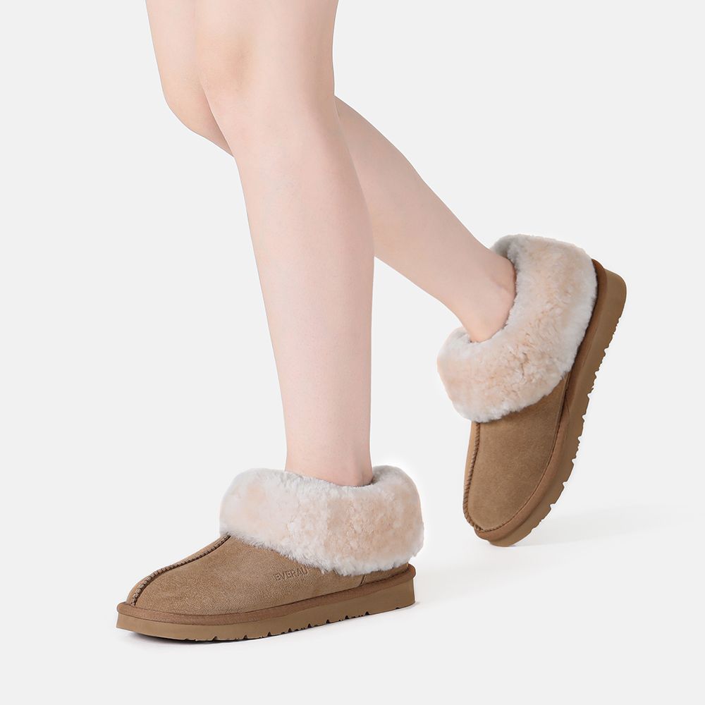 Wildleder-Hausschuhe mit flauschigem Schafwollfutter