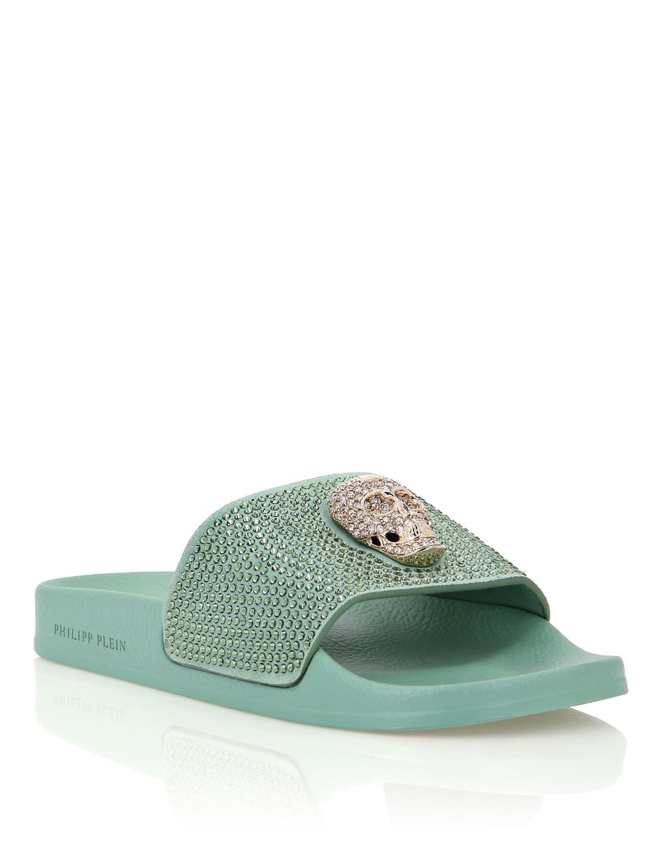 Kristallbesetzte Gummi-Sandalen mit Totenkopf
