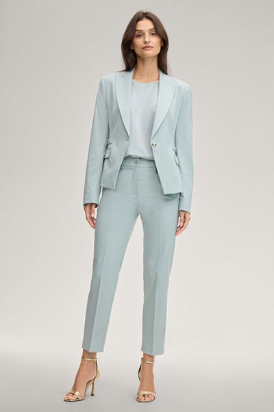 Taillierter Blazer mit steigendem Revers