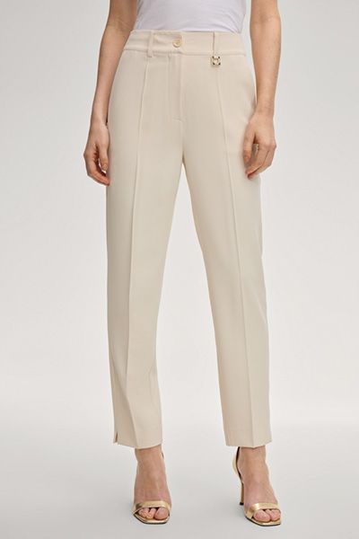 Taillierte Chino-Hose mit Logo-Anhänger
