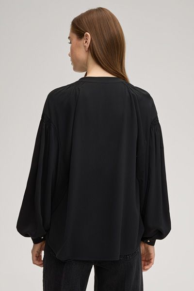 Fließende Bluse mit Bindeband