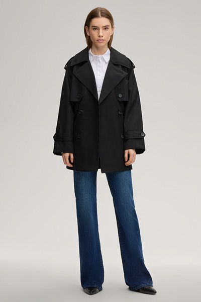 Moderner Kurz-Trenchcoat mit Gürtel