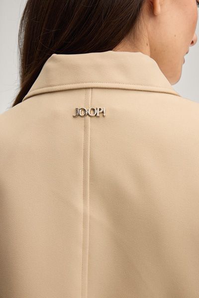 Minimalistische Zipper-Jacke mit Umlegekragen