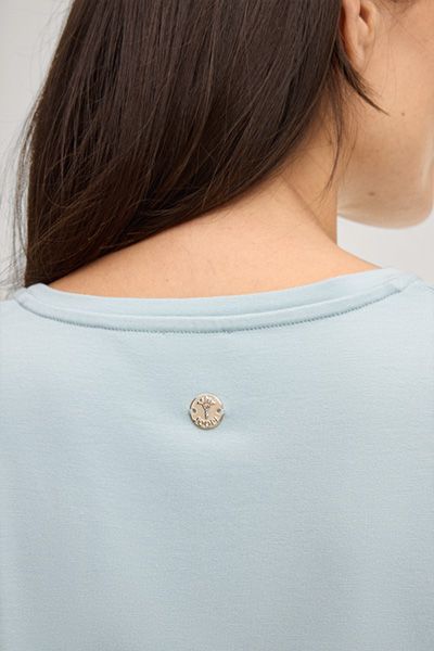 Seidiges Top mit Flügelärmeln