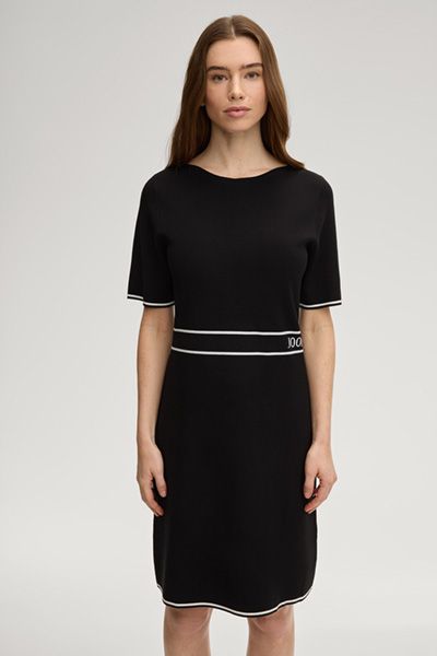 Elegantes Strickkleid mit U-Boot-Ausschnitt