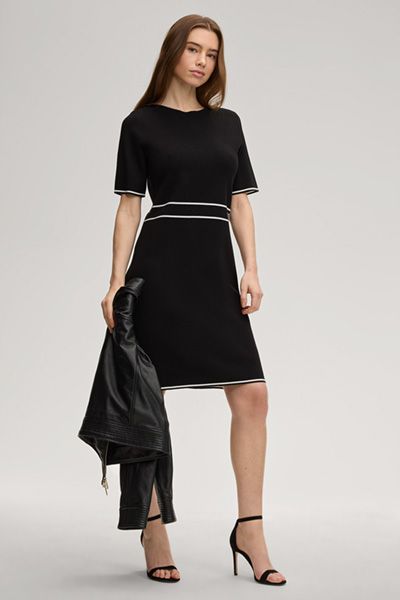 Elegantes Strickkleid mit U-Boot-Ausschnitt