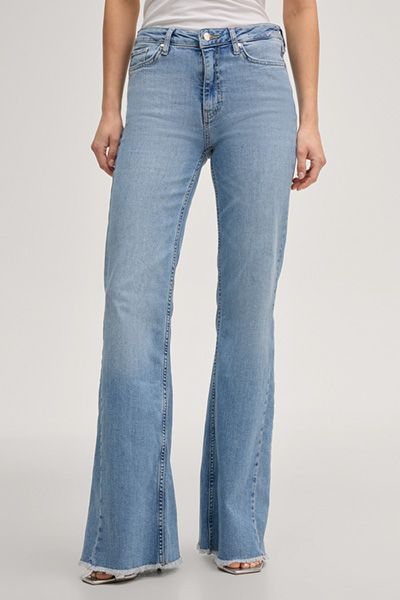 Bootcut-Jeans mit fransigem Saum