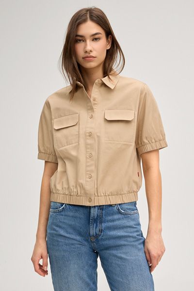 Kurzärmelige Utility-Bluse mit elastischem Saum