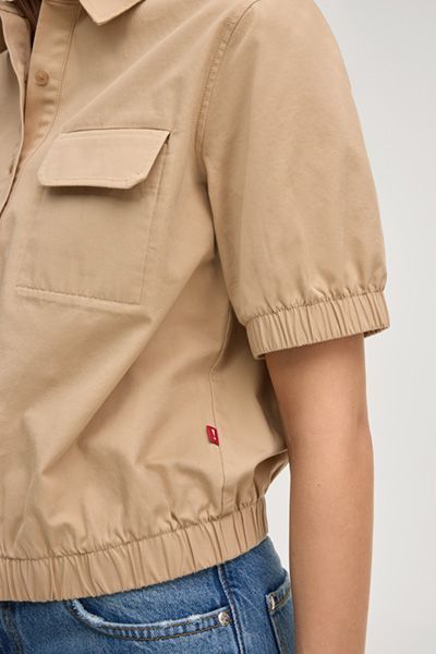 Kurzärmelige Utility-Bluse mit elastischem Saum