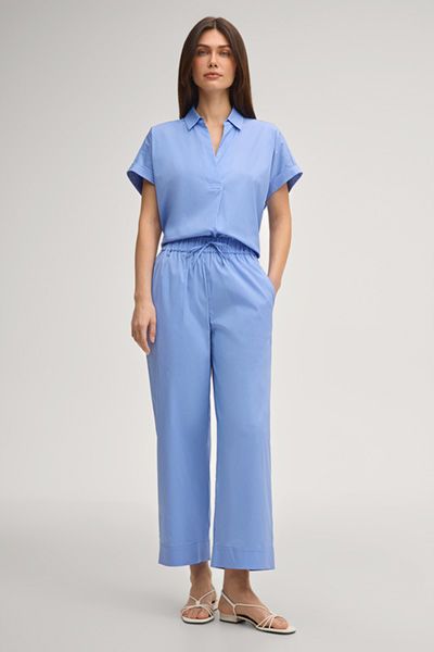Kurzärmlige Baumwollbluse mit V-Ausschnitt