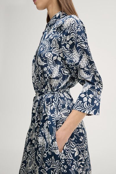 Gemustertes Midi-Hemdblusenkleid mit Gürtel
